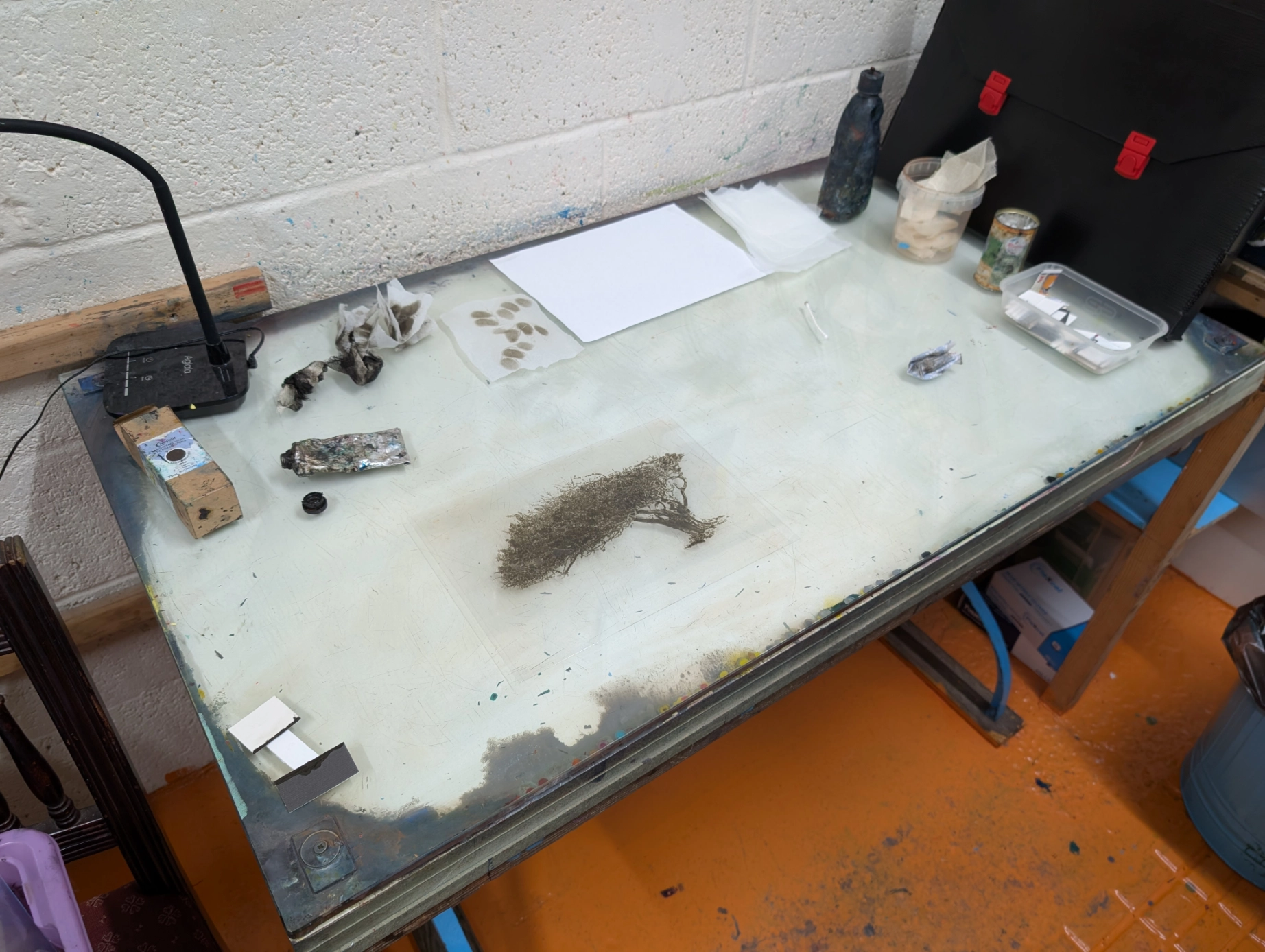 Inking an etching plate